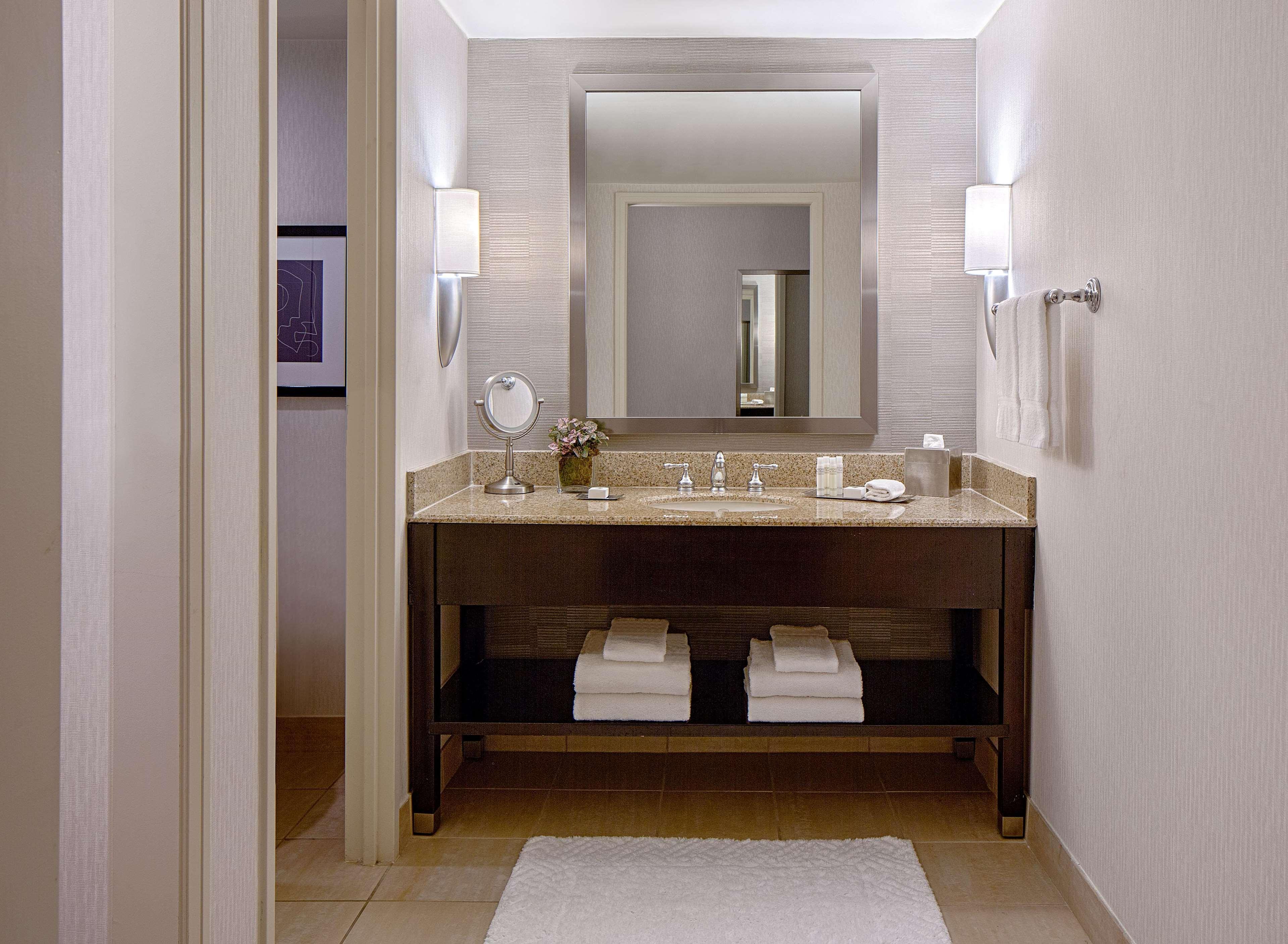 Doubletree By Hilton Hotel Houston Greenway Plaza Exteriér fotografie
