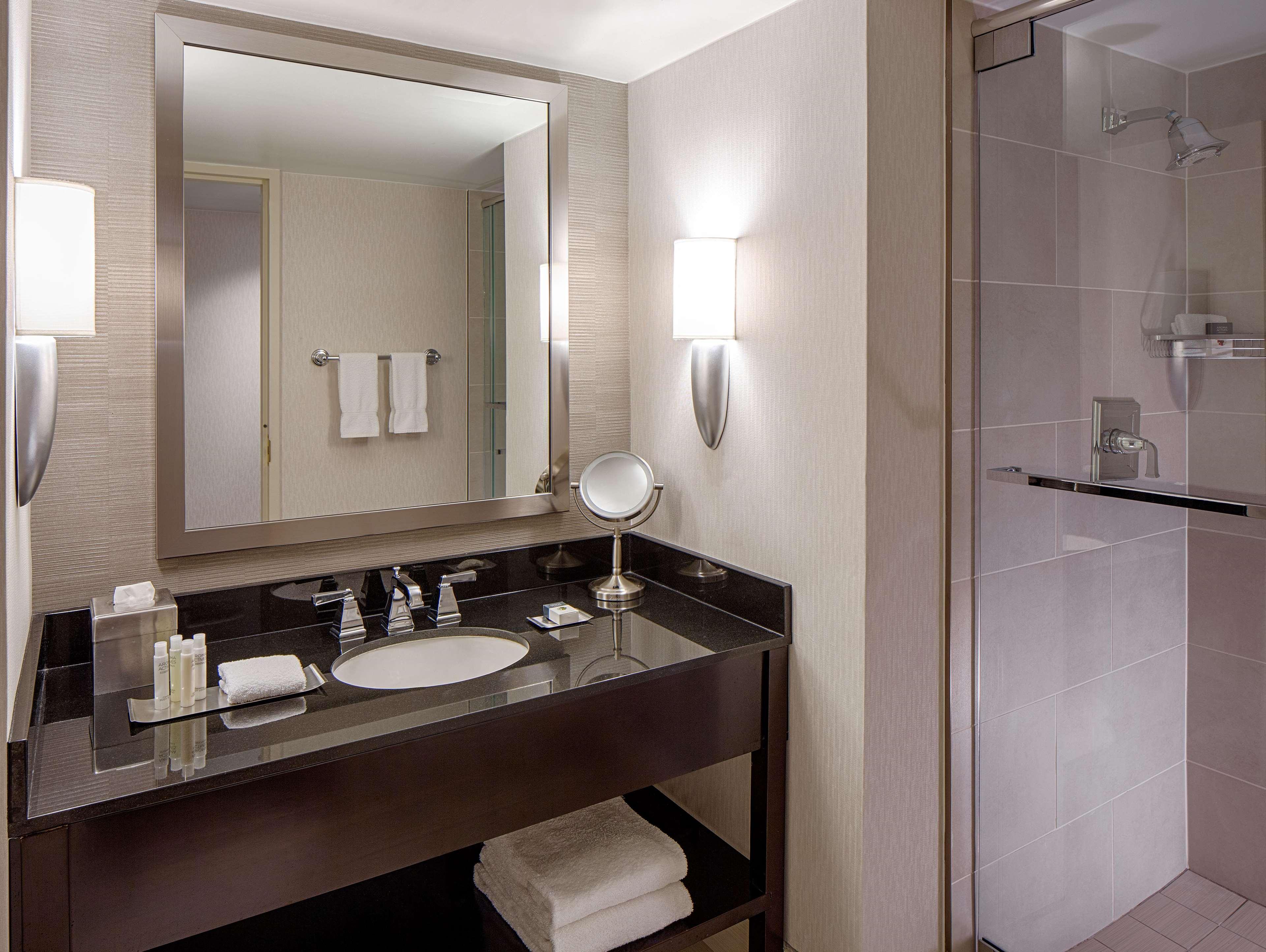 Doubletree By Hilton Hotel Houston Greenway Plaza Exteriér fotografie