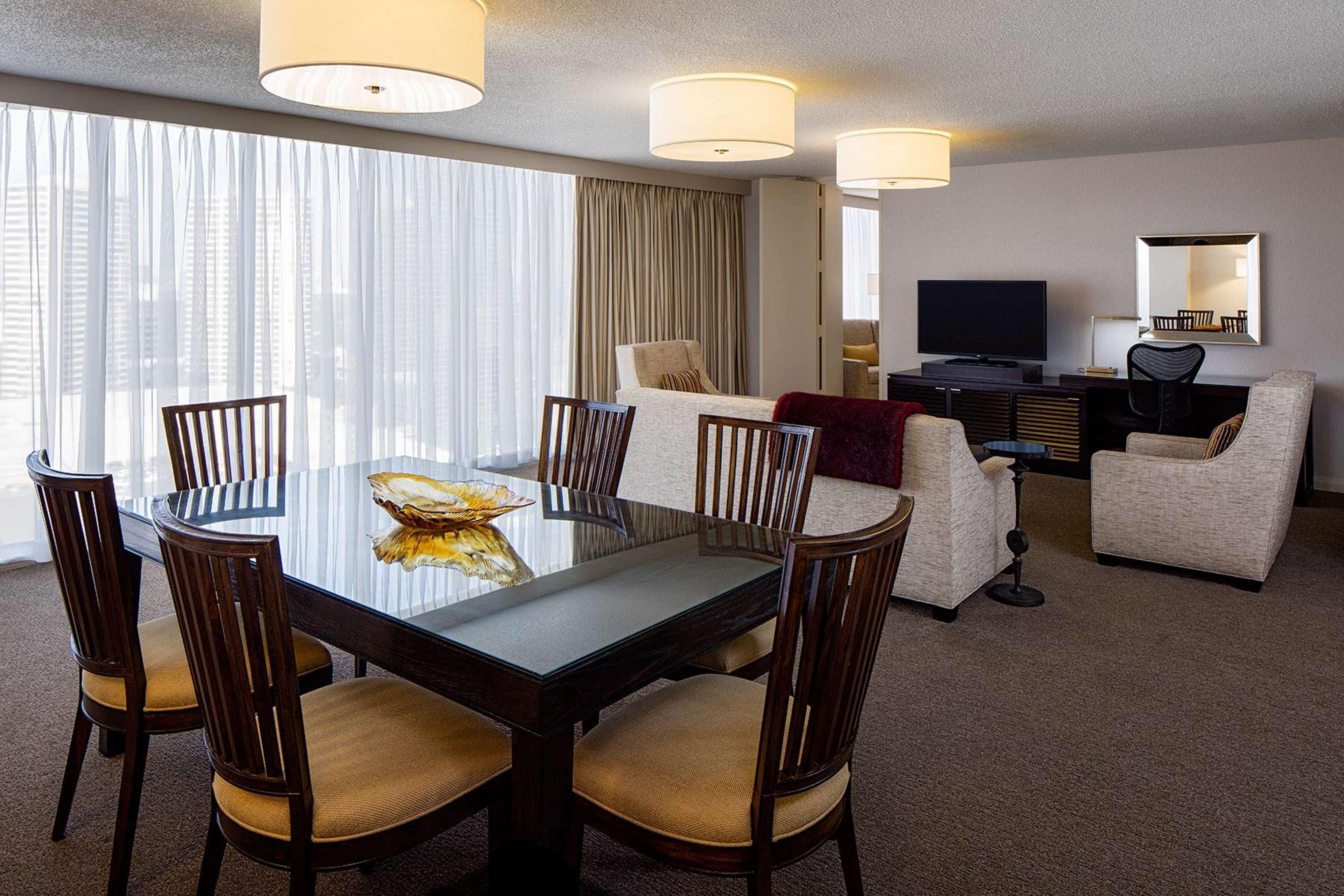 Doubletree By Hilton Hotel Houston Greenway Plaza Exteriér fotografie