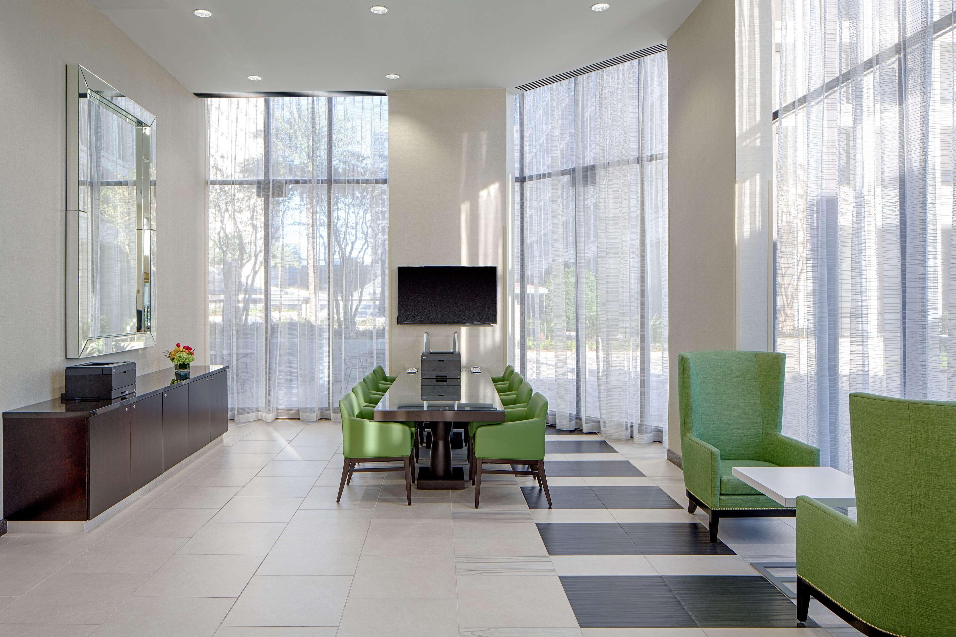 Doubletree By Hilton Hotel Houston Greenway Plaza Exteriér fotografie