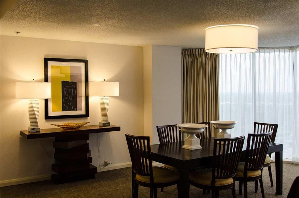 Doubletree By Hilton Hotel Houston Greenway Plaza Exteriér fotografie